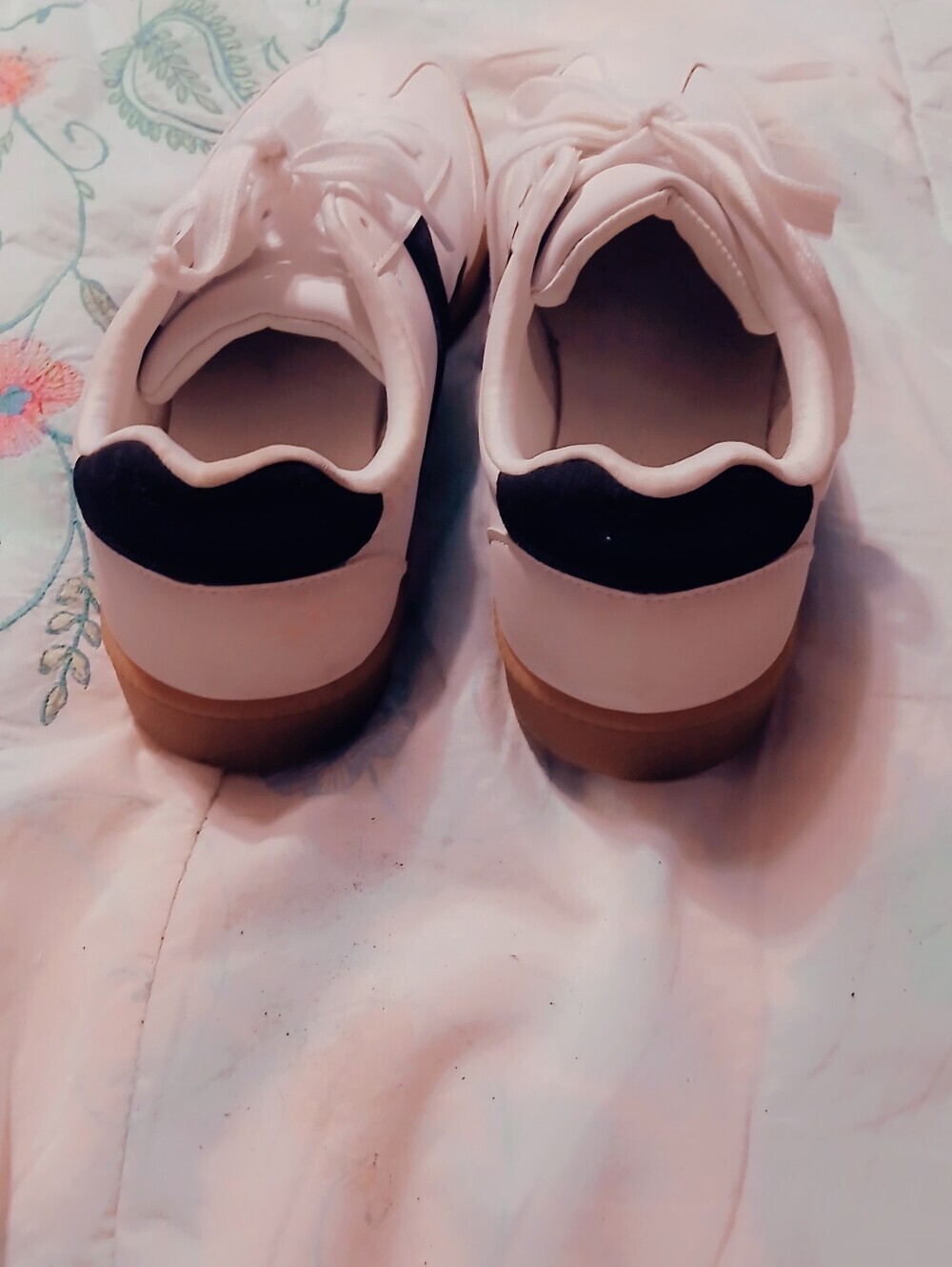 No Boundaries Ladies White Leather Sneakers with Black Side Stripe. Size 9.5 - Picture 2 of 9